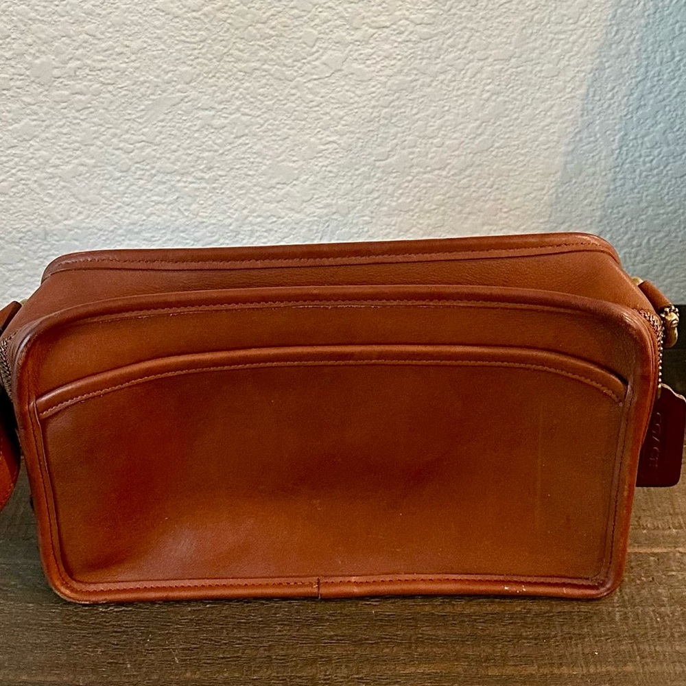 VINTAGE COACH (Re)LOVED